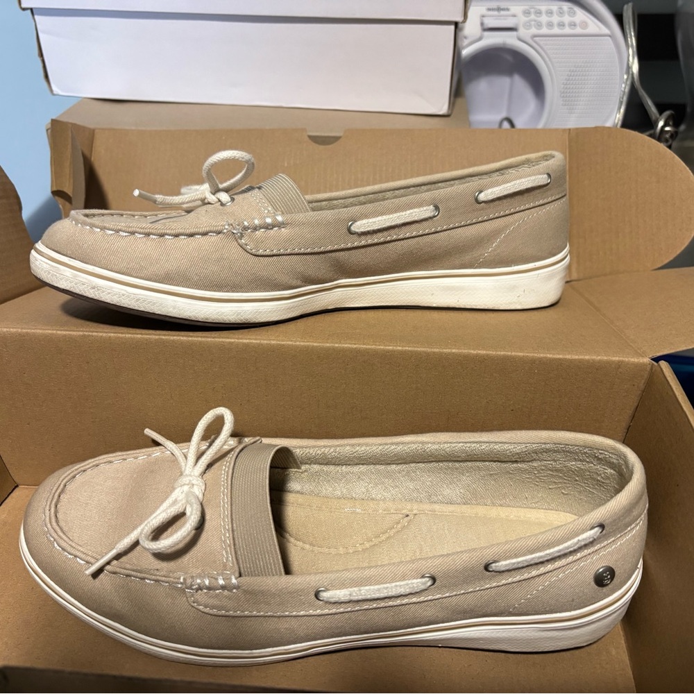 Grasshoppers Women's Cream Loafers
